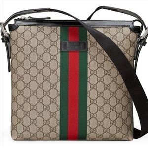Gucci canvas messenger bag gg supreme